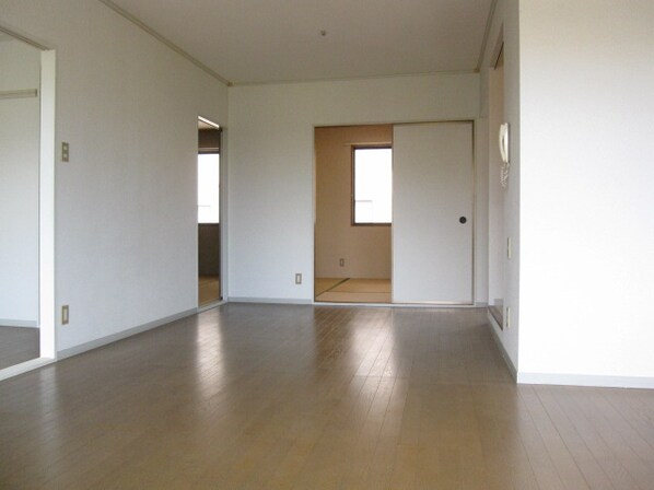 クレスト安室の物件内観写真